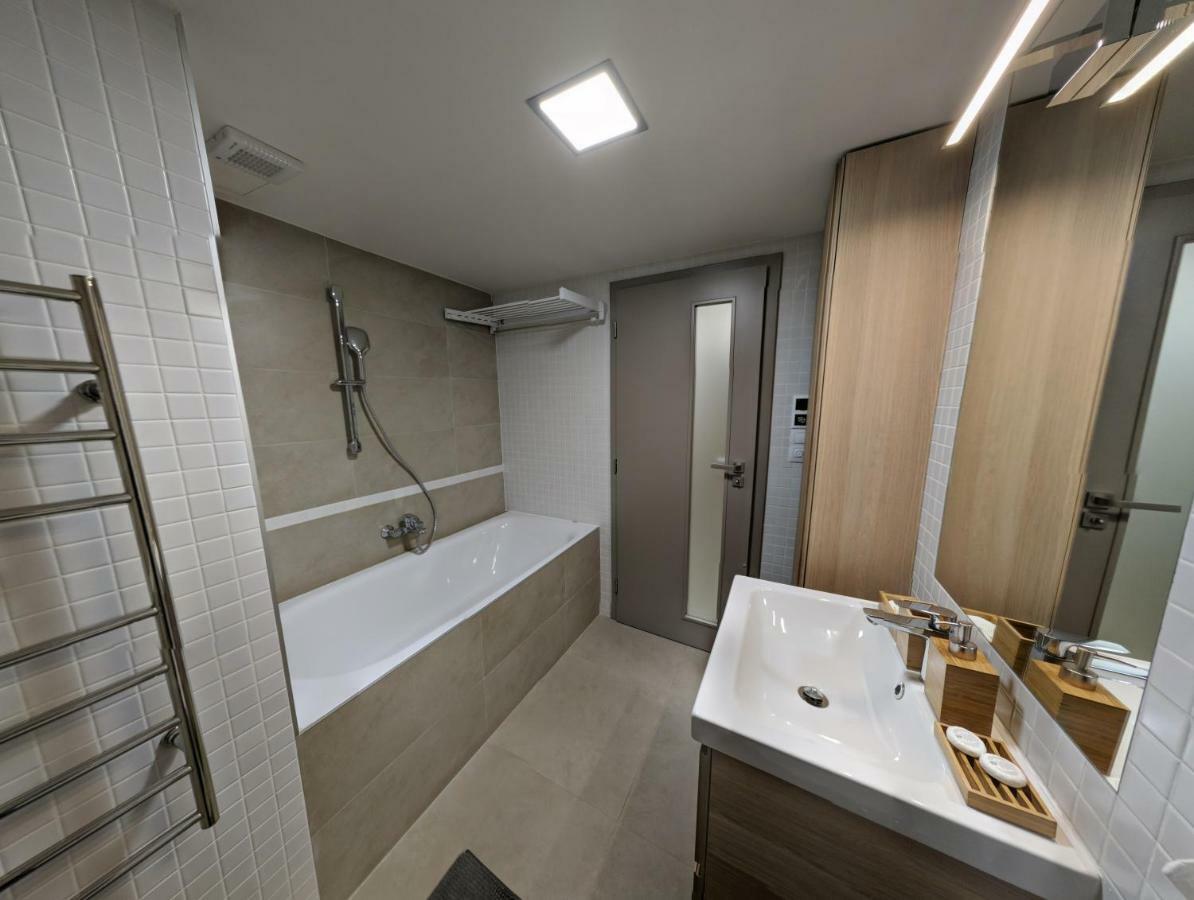 Ap10 - Apartments 4U Brezinova "Overnight Simply" Hradec Králové Exteriér fotografie